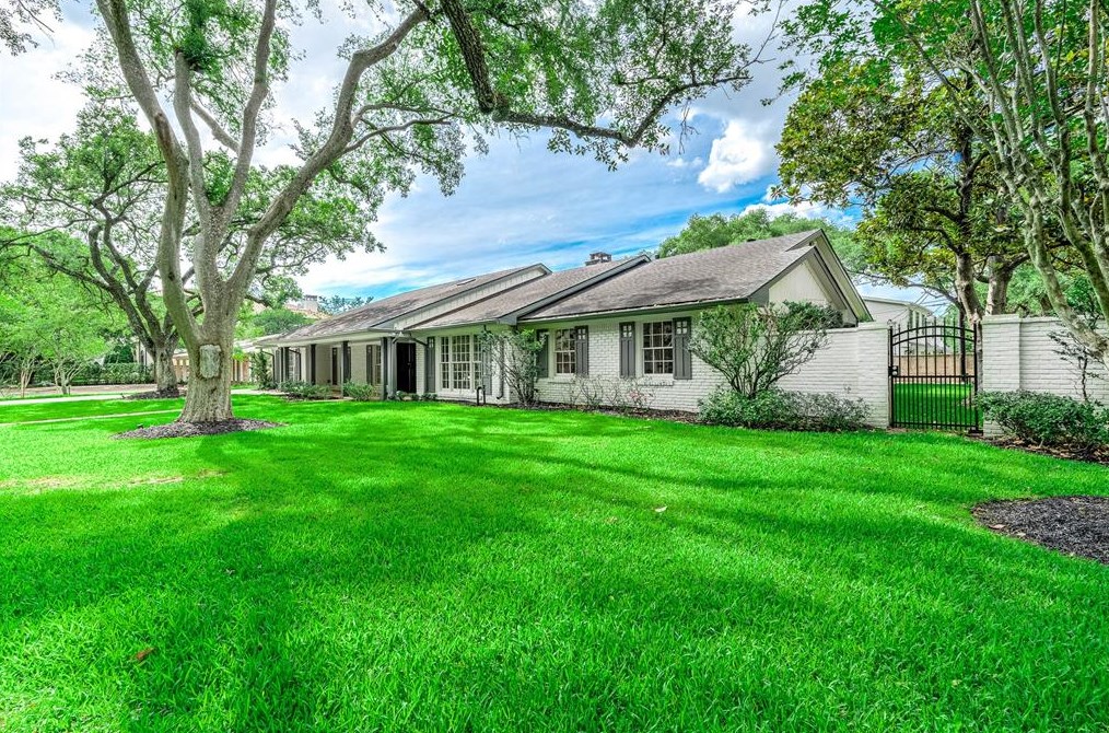 5702 Bayou Glen Rd, Houston, TX 77057