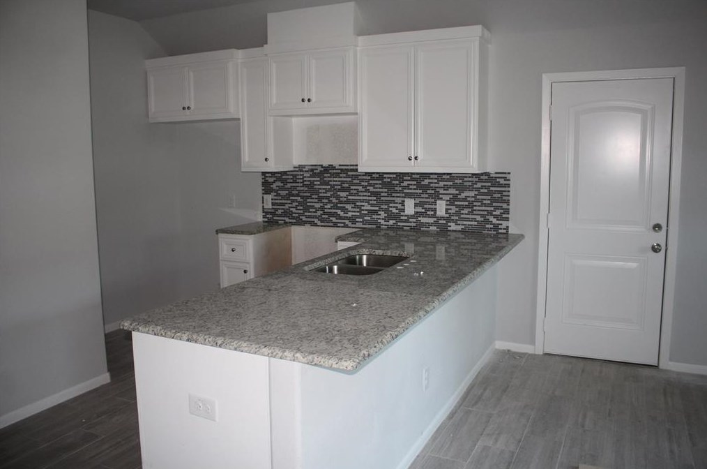 4422 Knoxville St, Houston, TX 77051-2660