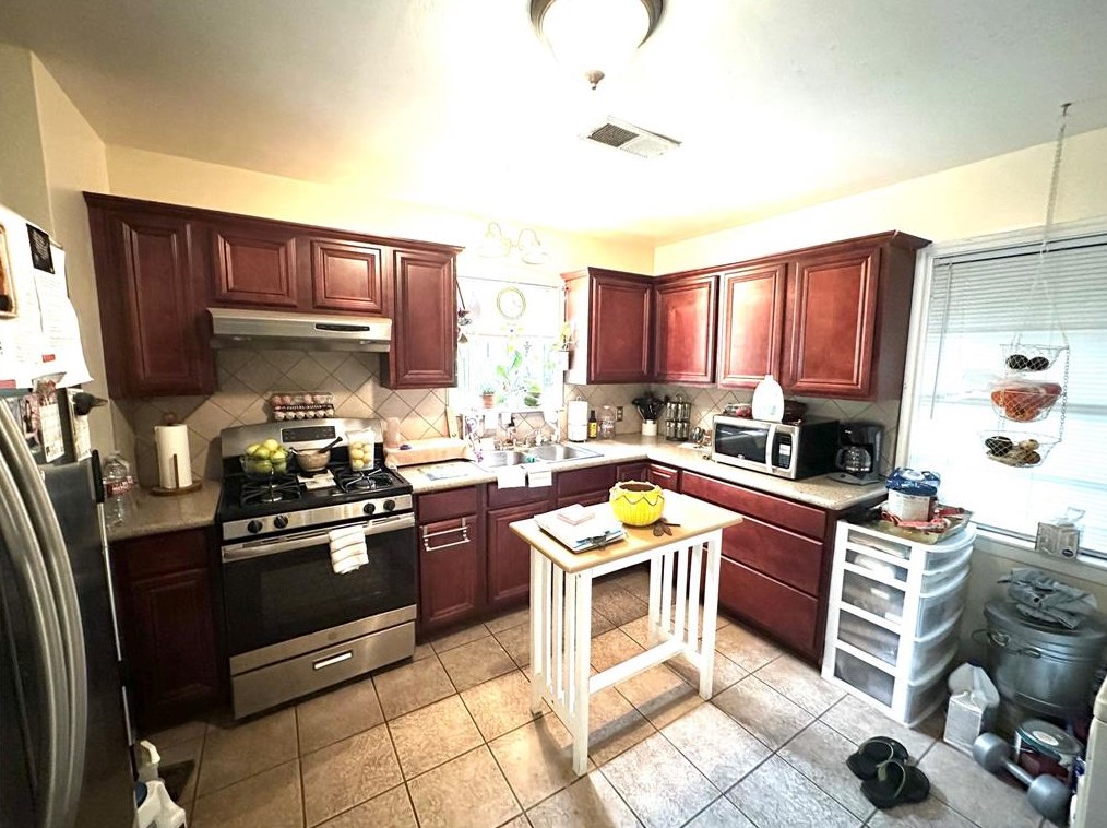 5030 Clover St, Houston TX  77051-2723 exterior