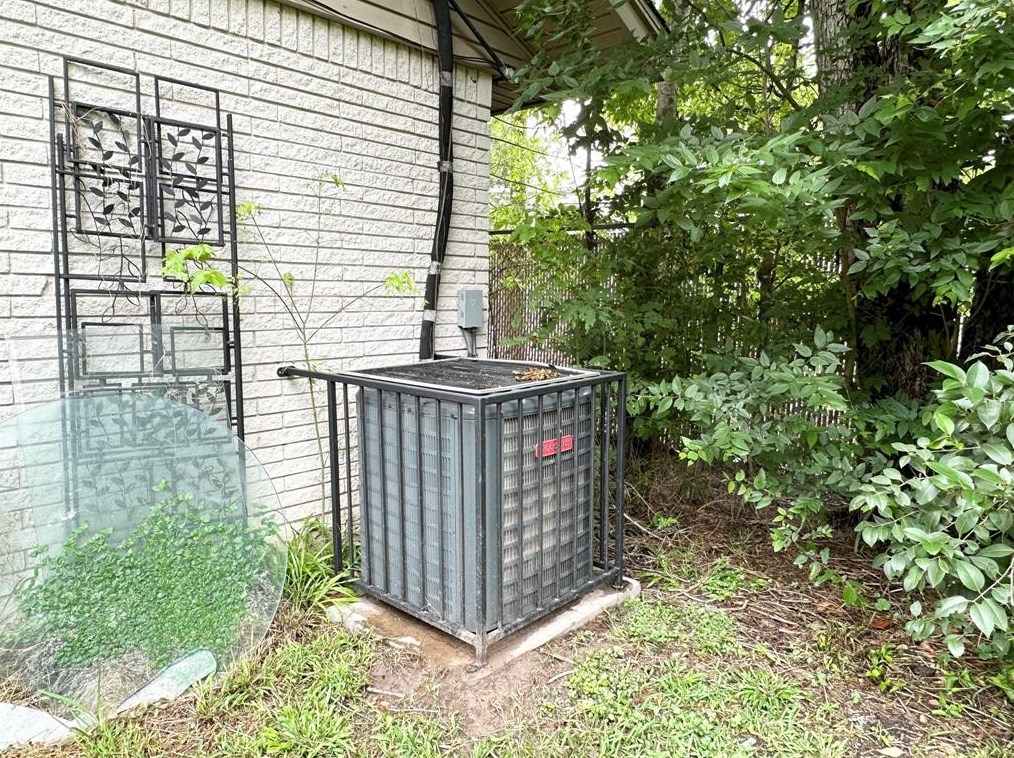 5030 Clover St, Houston TX  77051-2723 exterior