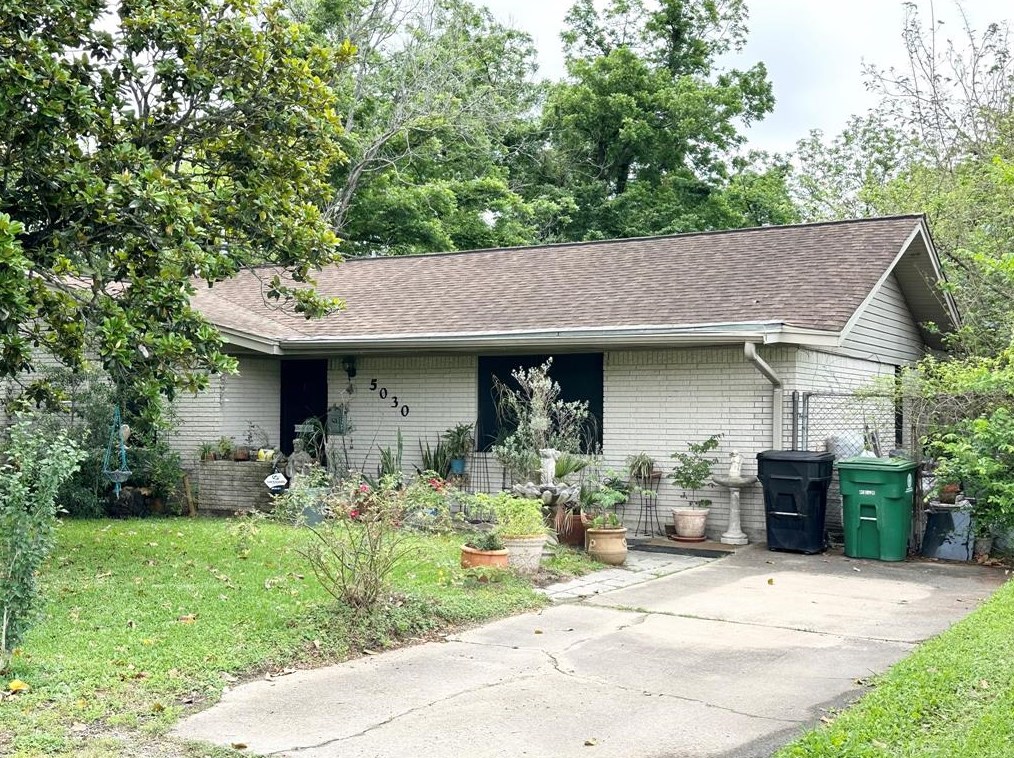 5030 Clover St, Houston, TX 77033-3902