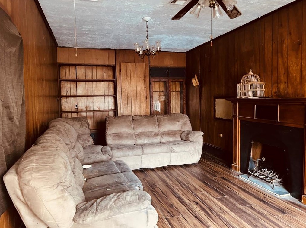 207 Greendell St, Highlands, TX 77562-2621