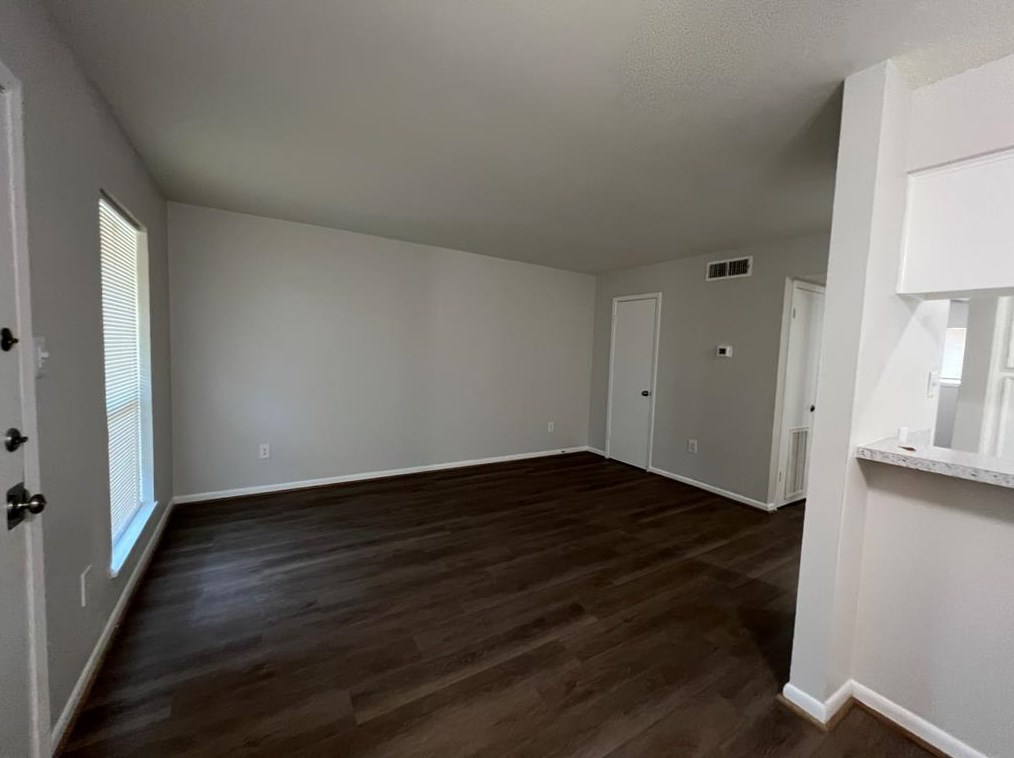 321 E Cedar St #9, Angleton, TX 77515