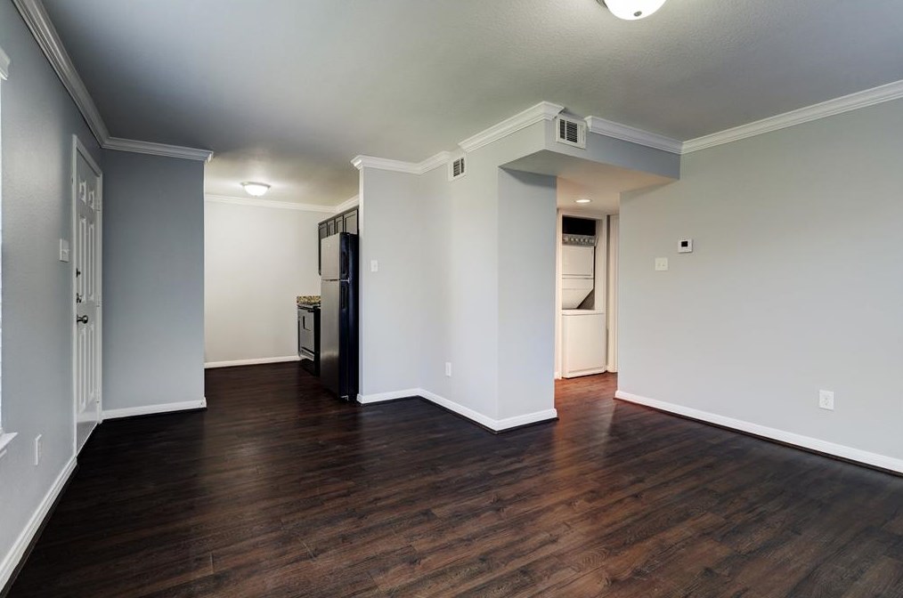 1600 W T C Jester Blvd #3, Houston, TX 77008