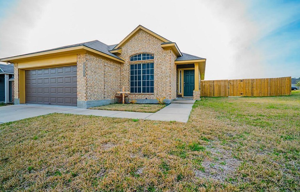 202 Brookside Dr, Huntsville, TX 77320