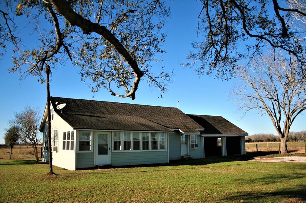 2982 Chew Rd, Sealy, TX 77474