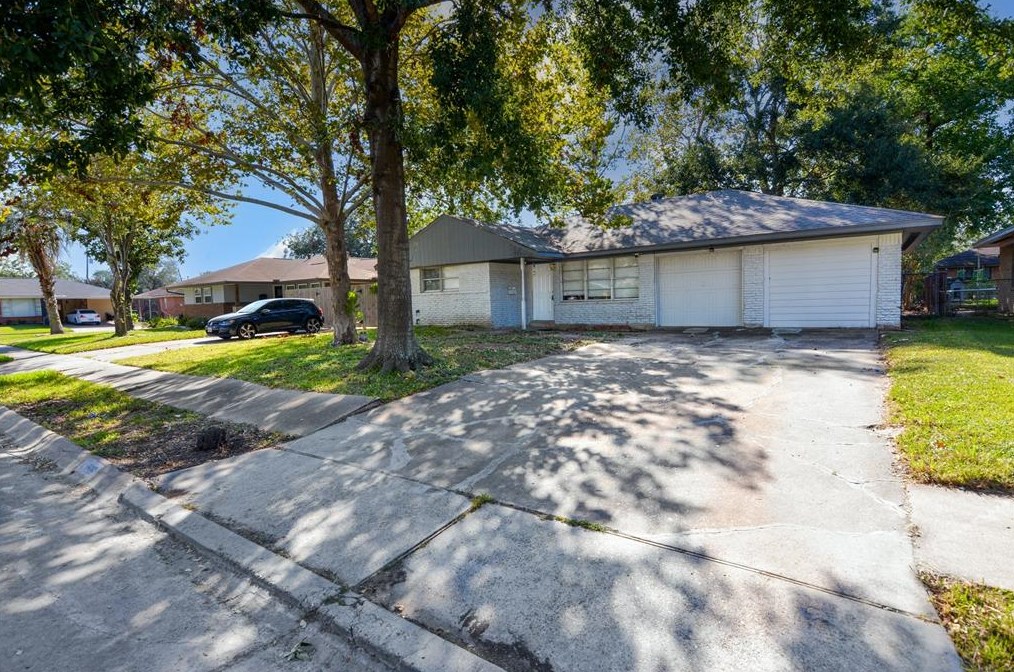 1406 Leneva Ln, Pasadena, TX 77502