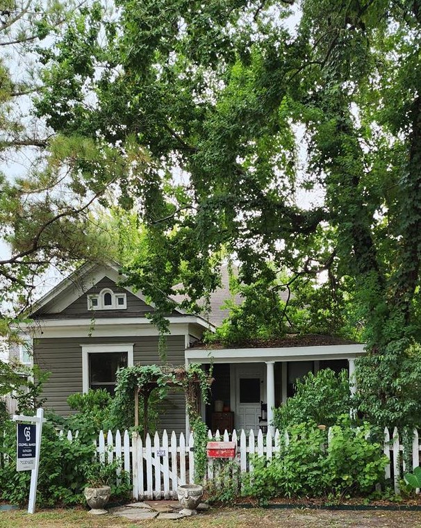 208 Tabor St, Houston TX  77009-6144 exterior