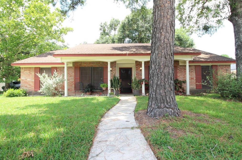 9803 Rocktree Dr, Houston, TX 77040-3928