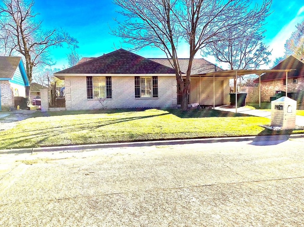 1427 Rainy River Dr, Houston, TX 77088