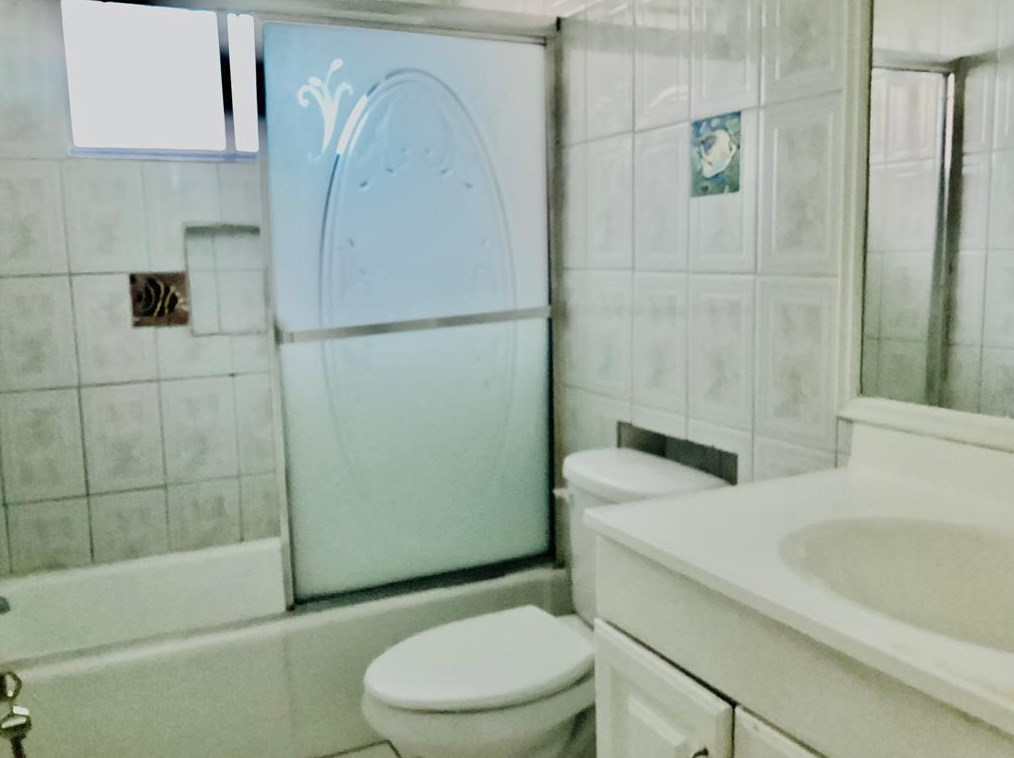 1427 Rainy River Dr, Houston TX  77088-1838 exterior