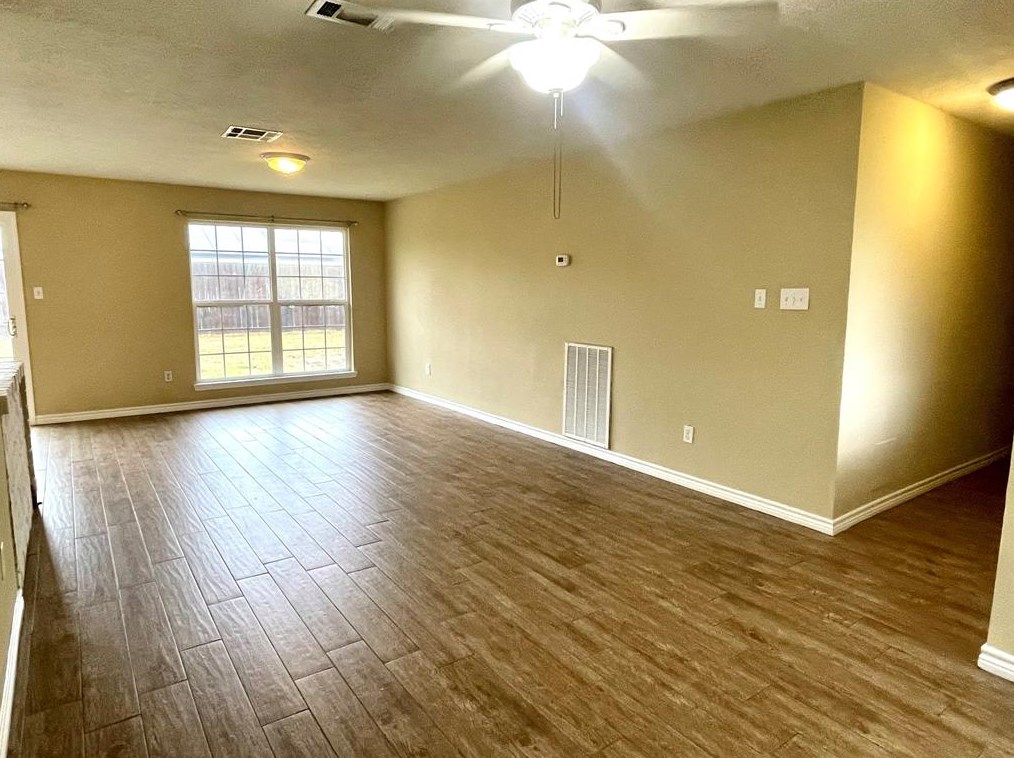 2450 Heritage Bend Dr, Houston, TX 77598