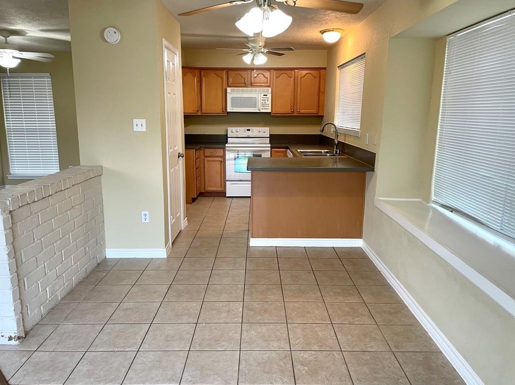 2450 Heritage Bend Dr, Houston TX  77598-3117 exterior