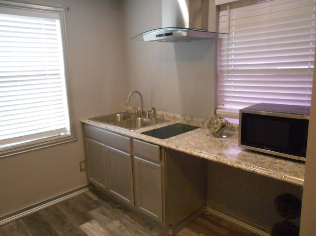 1015 11th St #1, Galveston, TX 77550