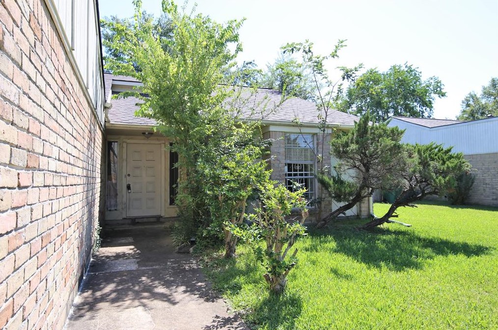 10143 Pebble Park Ln, Houston, TX 77036