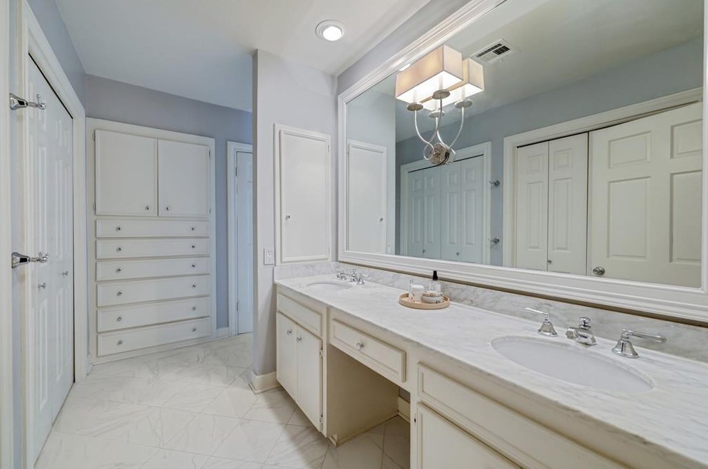 6110 Lk, Houston TX 77005-3134 exterior