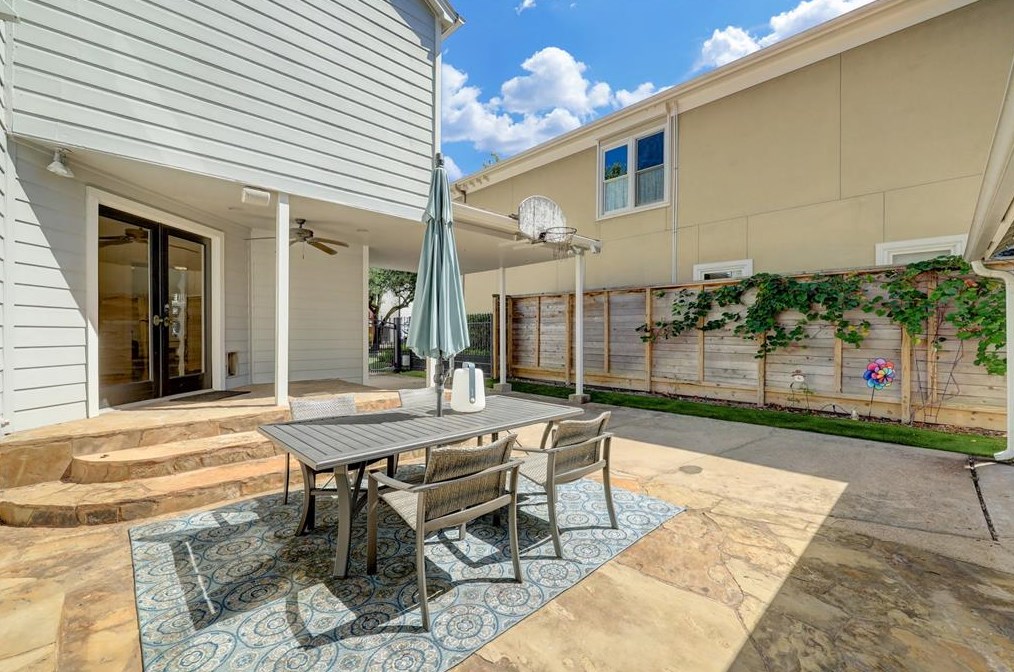 6110 Lk, Houston TX 77005-3134 exterior