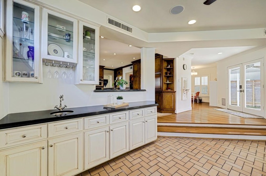 6110 Lk, Houston TX 77005-3134 exterior