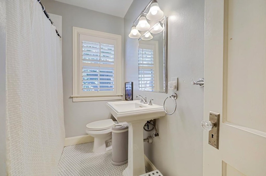 6110 Lk, Houston TX 77005-3134 exterior