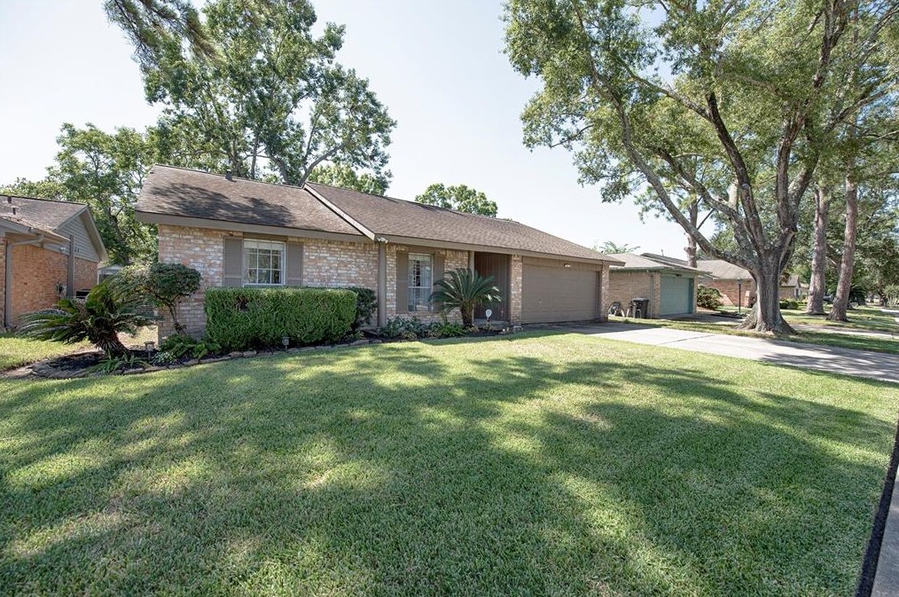 16430 Dunmoor Dr, Houston, TX 77059-3906