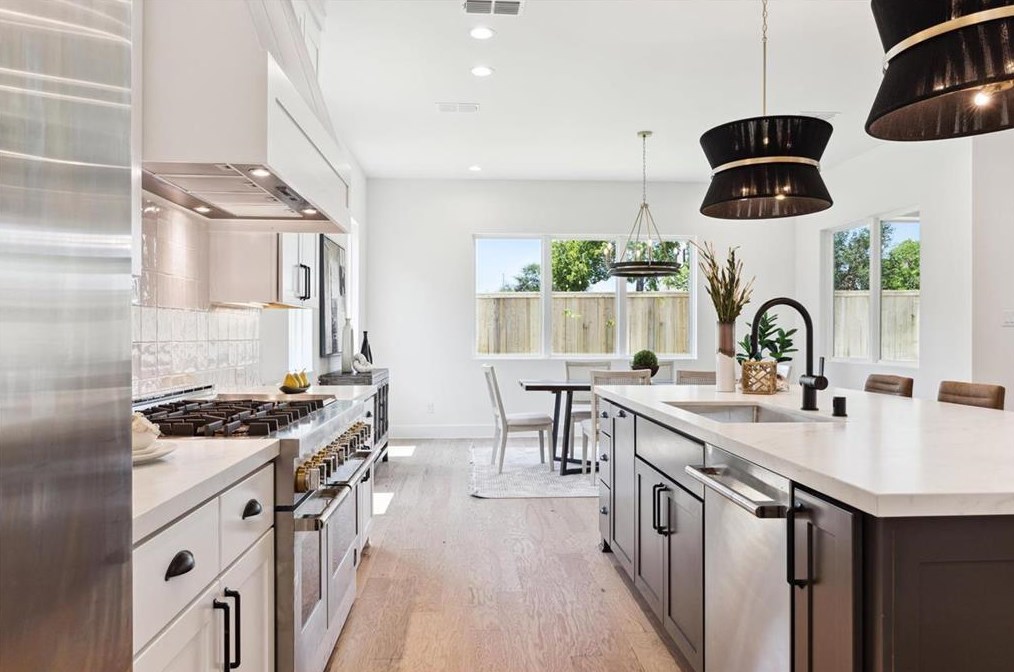 1705 Ronson Rd, Houston TX  77055-3222 exterior