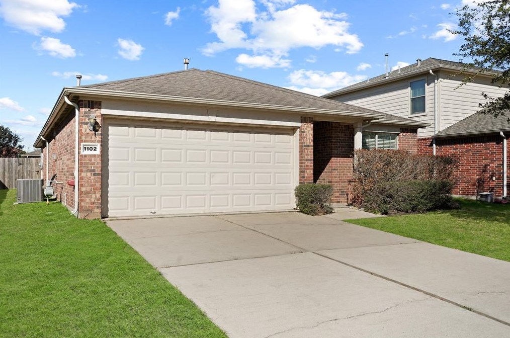 1102 Honeysuckle Vine Dr, Richmond, TX 77469