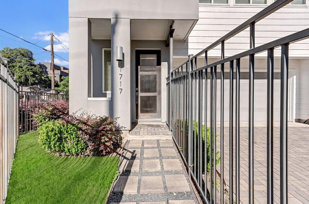1717 Goliad St, Houston, TX 77007-4262