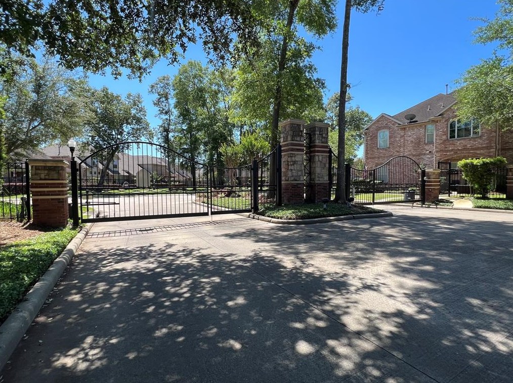 12314 Timber Holw, Houston, TX 77058
