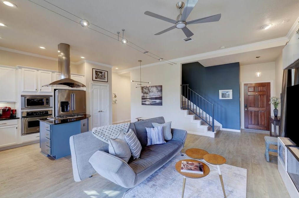 901 Garden Oaks Ter, Houston, TX 77018-5539