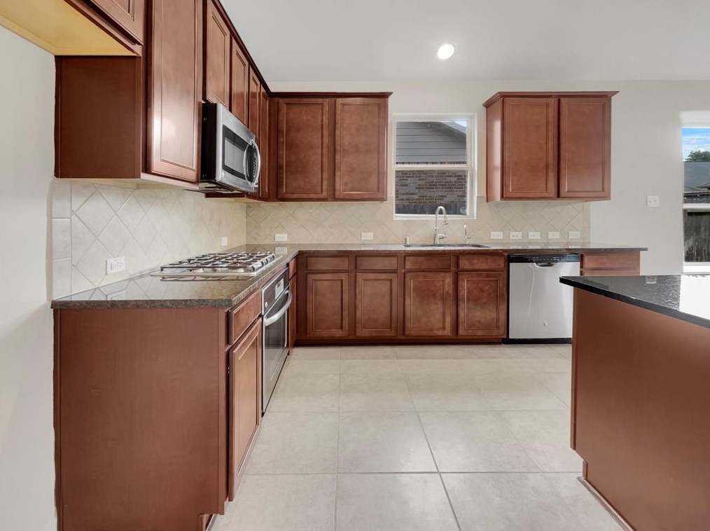 21531 Douglas Spur Dr, Richmond, TX 77406-5305