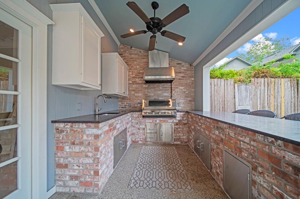 813 Redan St, Houston, TX 77009-6037