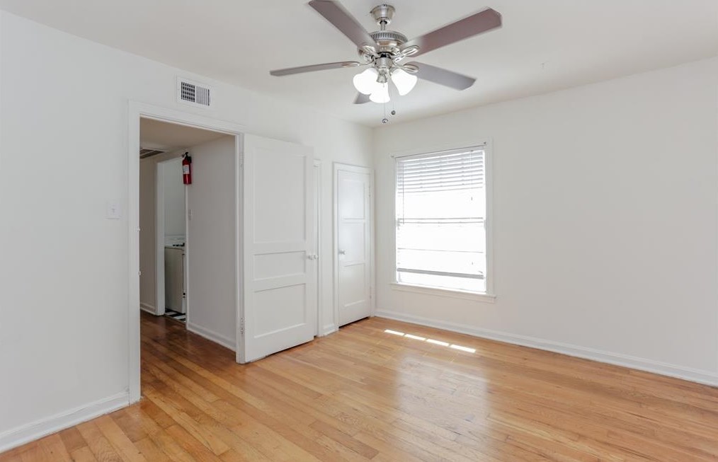 1828 W Main St #4, Houston, TX 77098