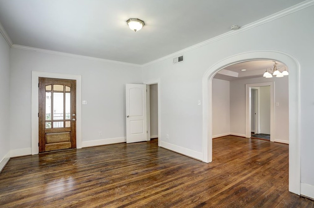 806 Sledge St, Houston, TX 77009-7423
