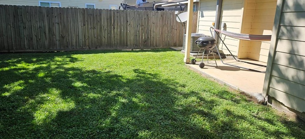 5319 Grapevine St, Houston, TX 77045