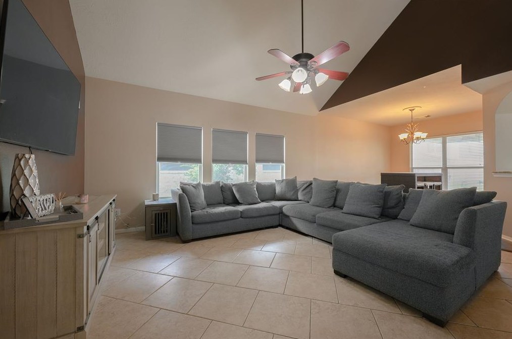 1919 Rock Ridge Dr, Houston TX  77049-1468 exterior