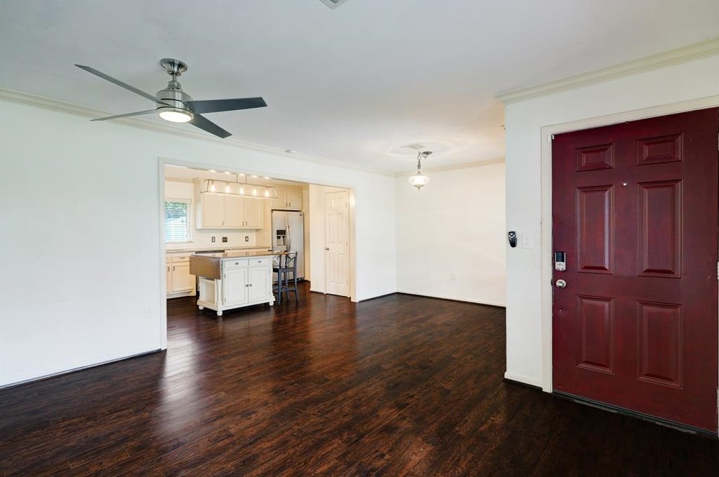 2207 Stonecrest Dr, Houston TX  77018-7128 exterior