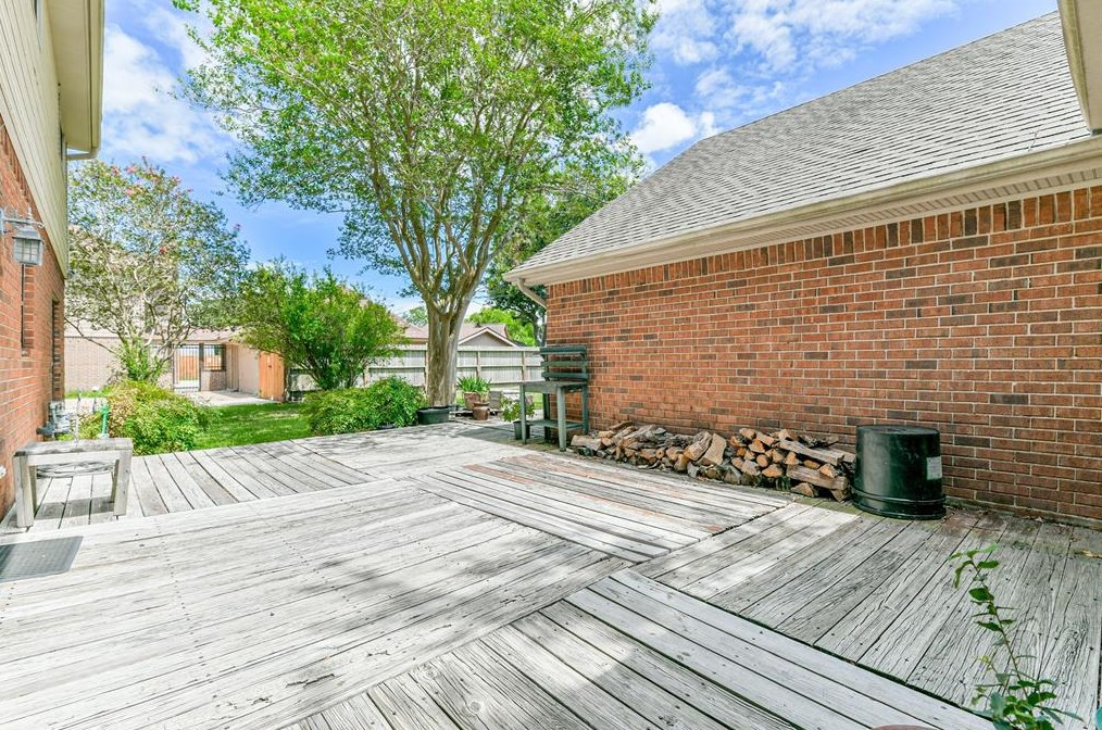 2415 Pilgrim Estates Dr, Texas City, TX 77590