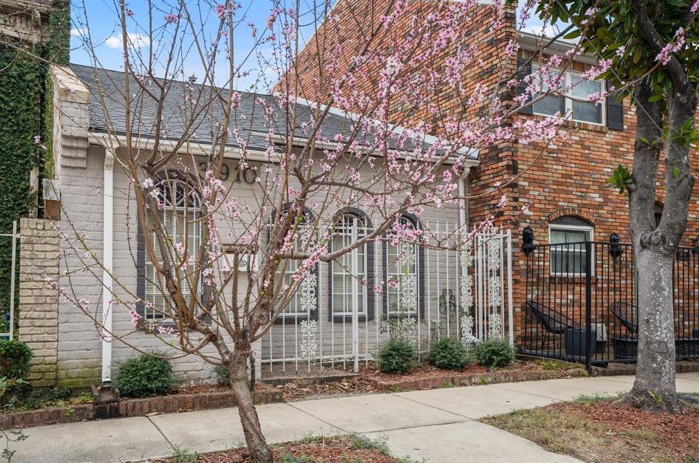 3910 Roseland St, Houston, TX 77006