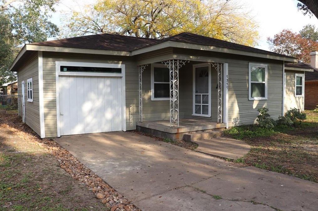 1317 Highland Dr, Bay City, TX 77414
