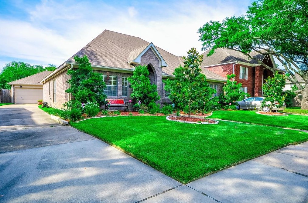 4710 Broadmoor Dr, League City, TX 77573-5836