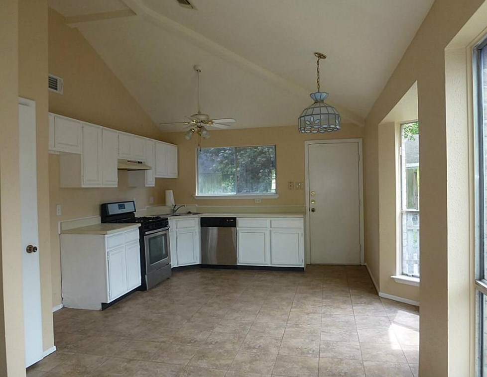 10051 Spotted Horse Dr, Houston TX  77064-5304 exterior