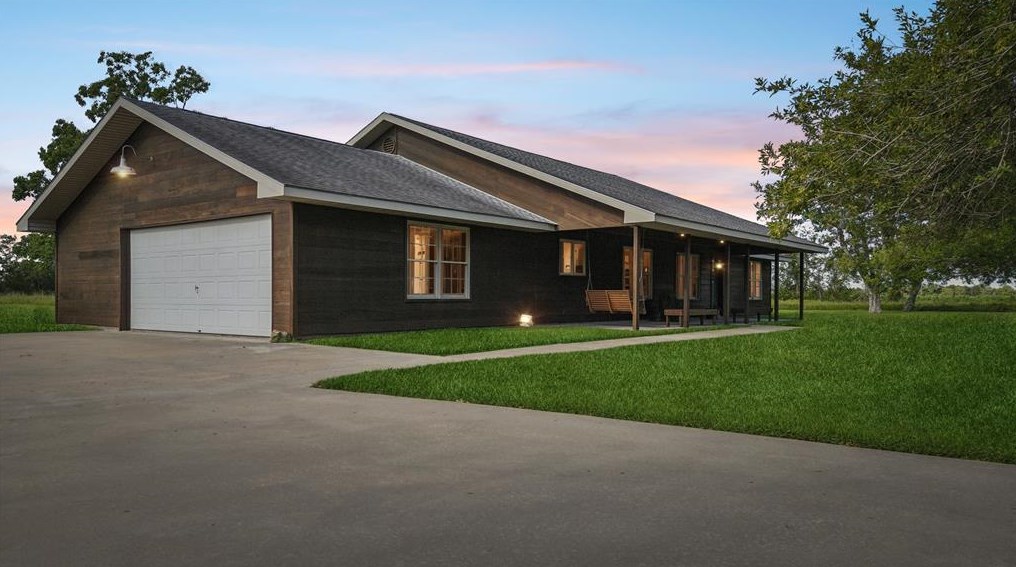 901 Casey Dr, Beaumont, TX 77713