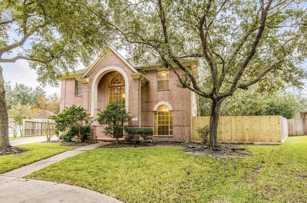 2117 Enchanted Lake Dr, League City, TX 77573