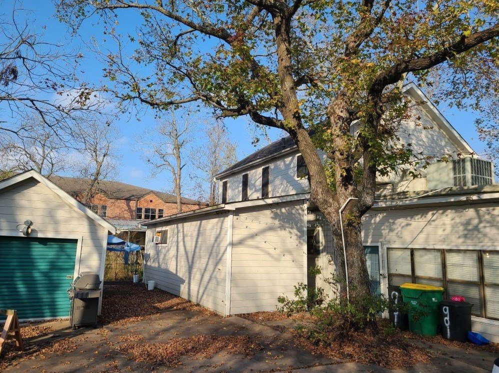901 Jones St, Baytown TX  77520-4620 exterior