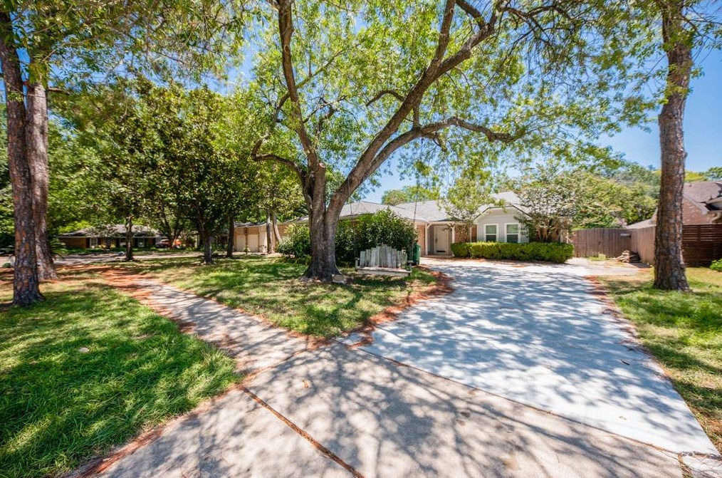 12846 Westleigh Dr, Houston, TX 77077