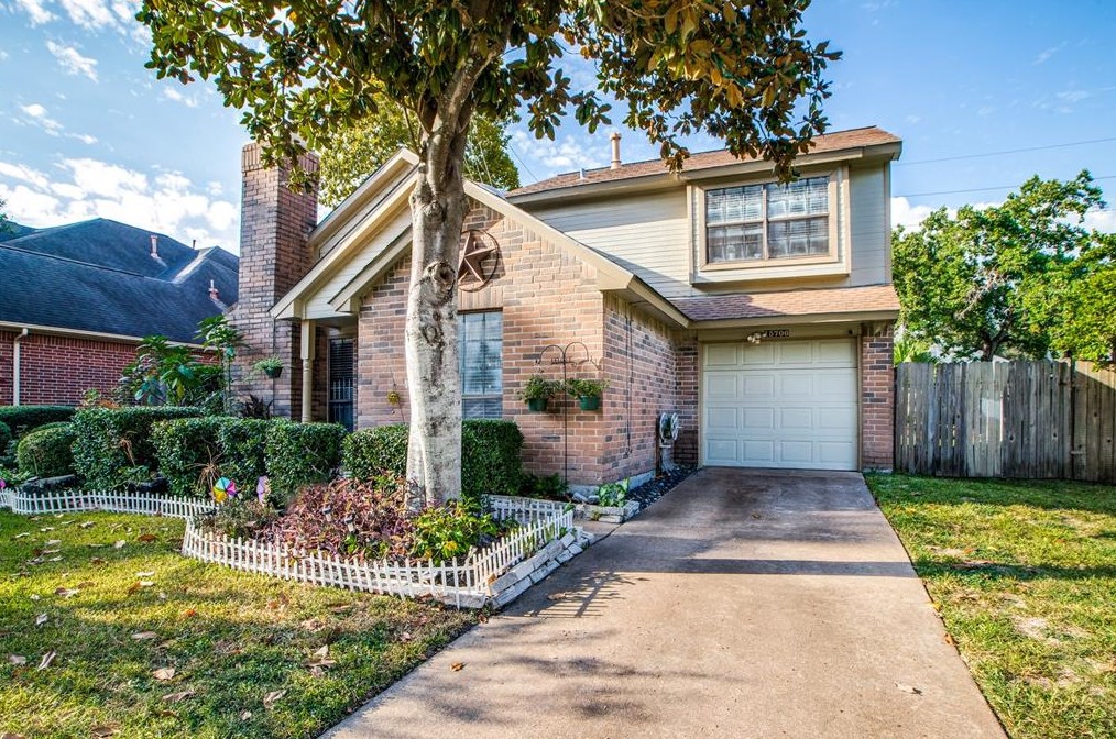 15706 Schumann Ln, Houston, TX 77083-5489