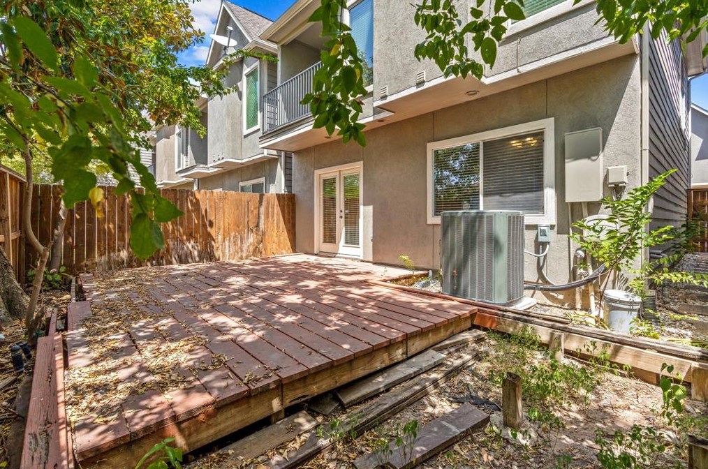 313 Grv St, Houston TX 77020-6029 exterior