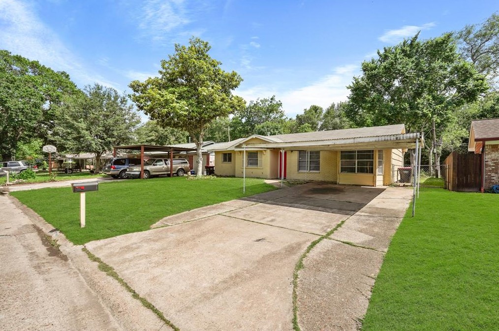 3714 Orange Grove Dr, Houston, TX 77039-5814