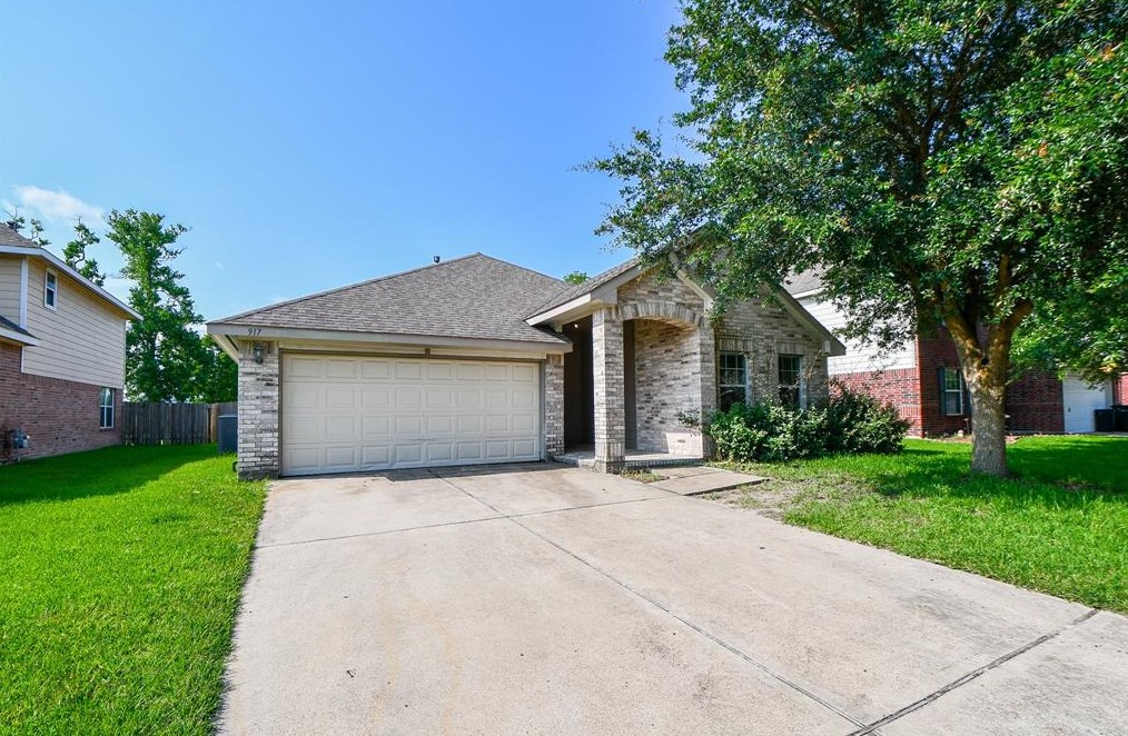 917 Almond St, Baytown TX  77521-6529 exterior