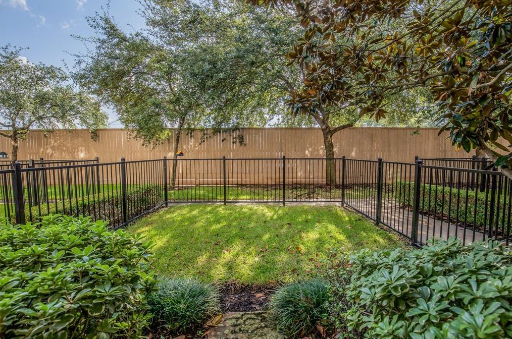 1742 French Village Dr, Houston, TX 77055